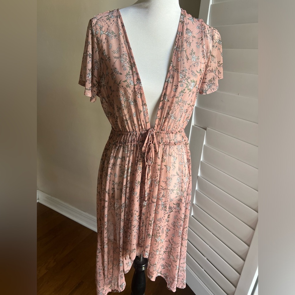 Sheer tie dress. Feminine print.